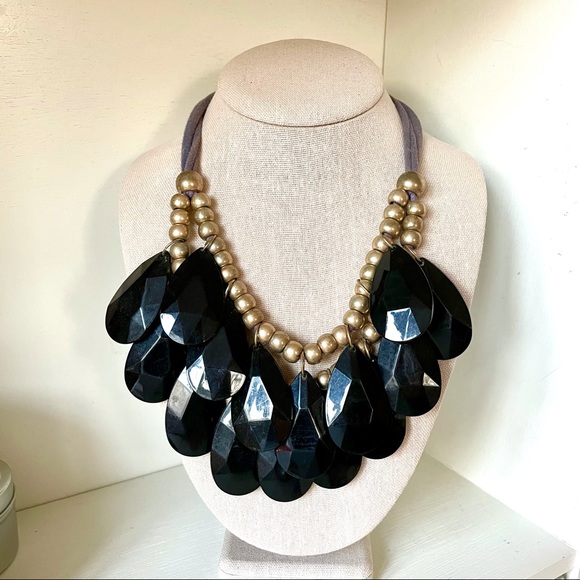 Francesca’s Collections Statement Necklace - Picture 3 of 6